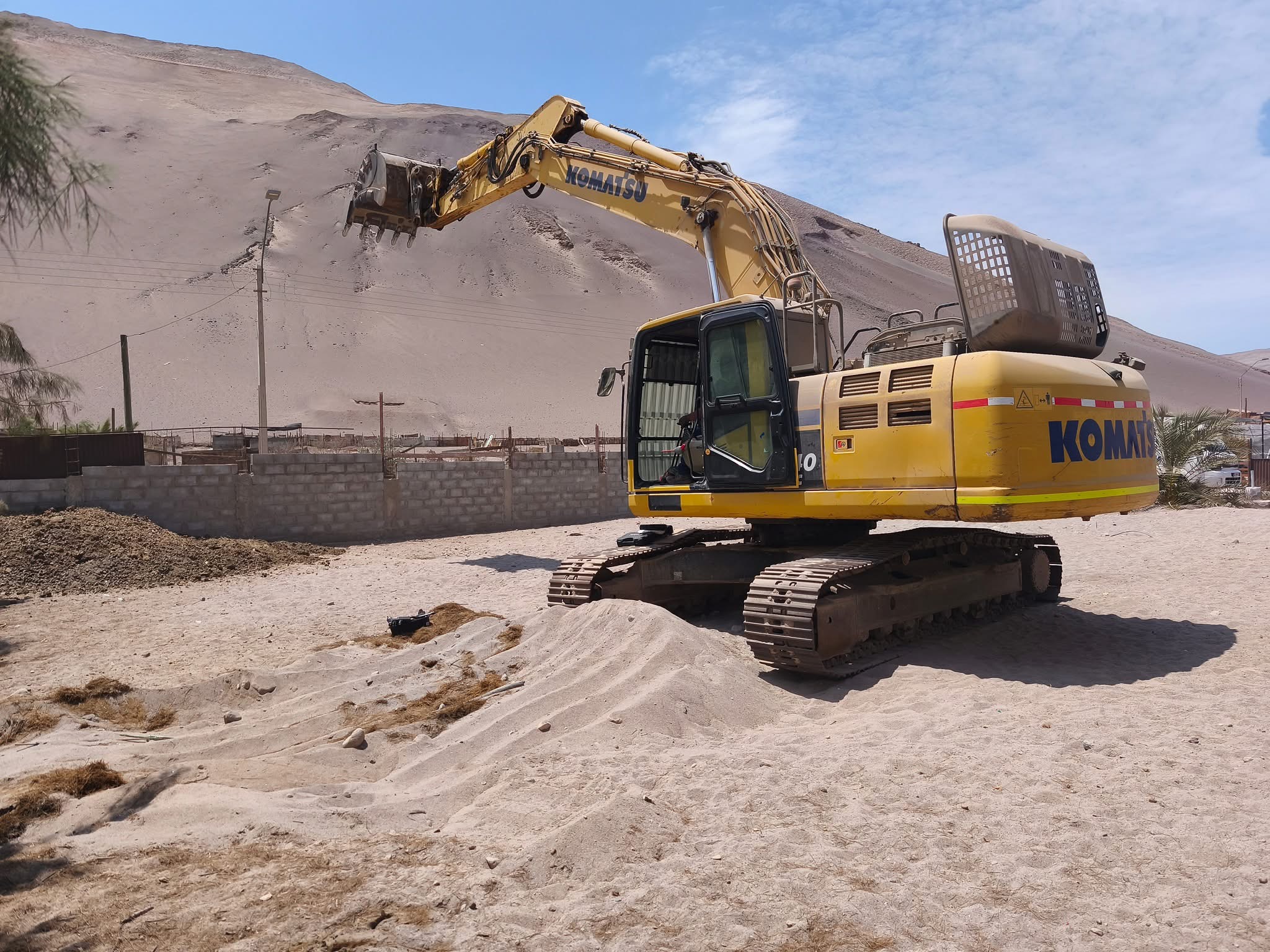 Excavadora Komatsu atendida por DieselFix